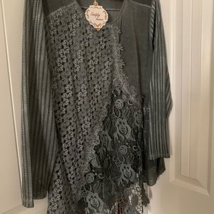 Simply couture  lace front with long sleeves blouse 3XL